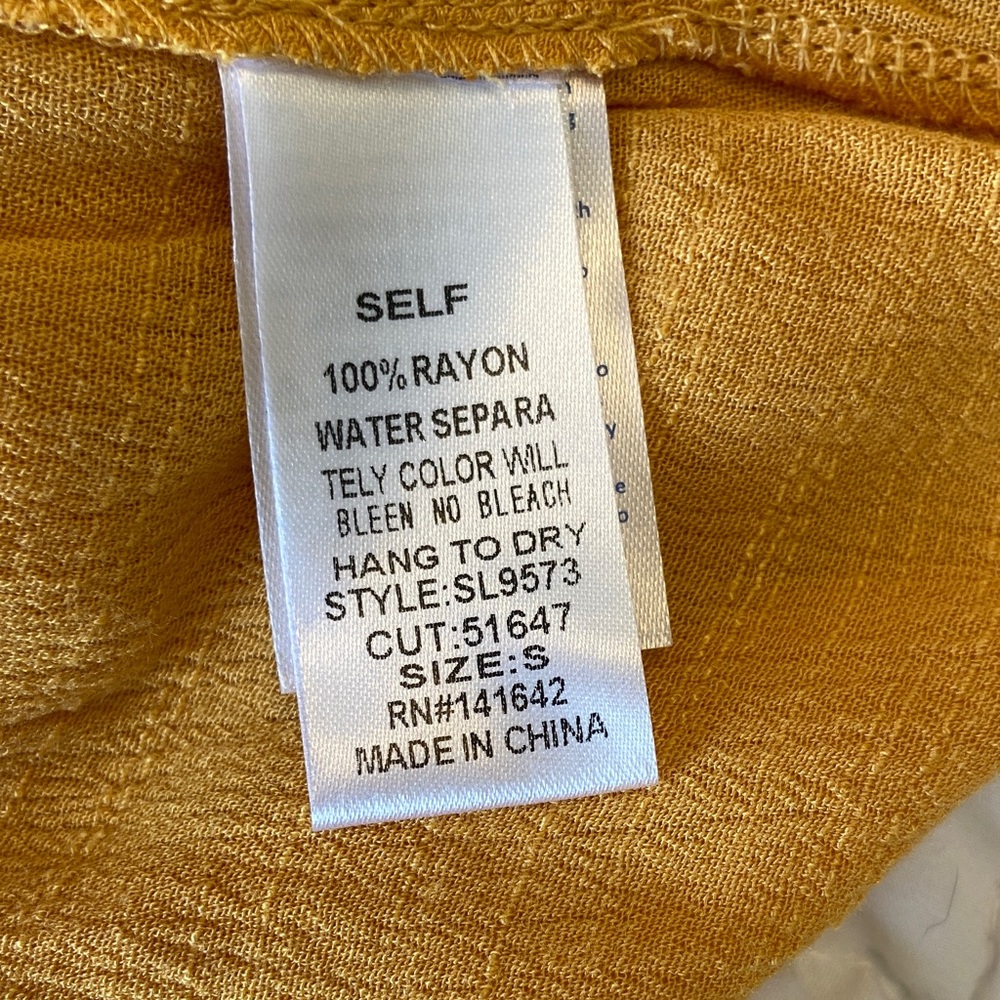 NWT Yellow Sleeveless Pleated Top - Picture 6 of 8